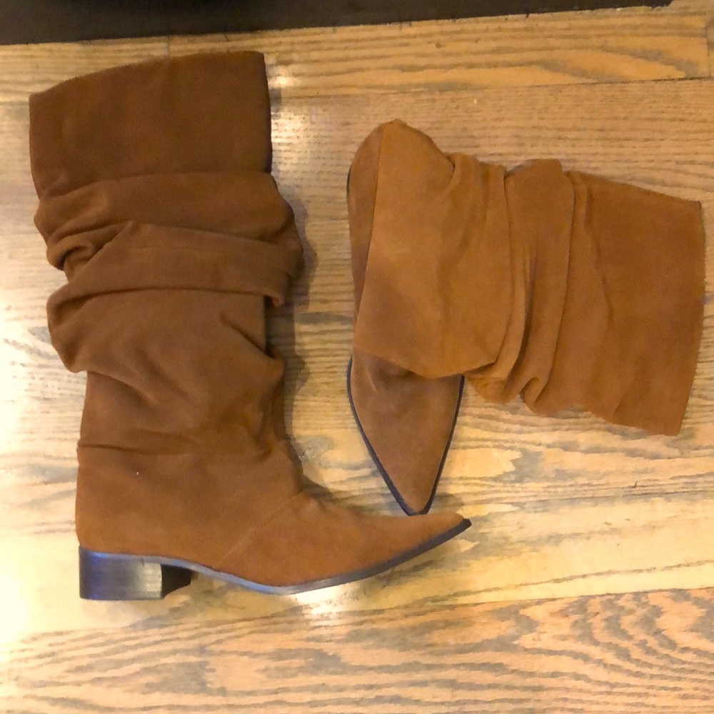Suede gathered camel boots